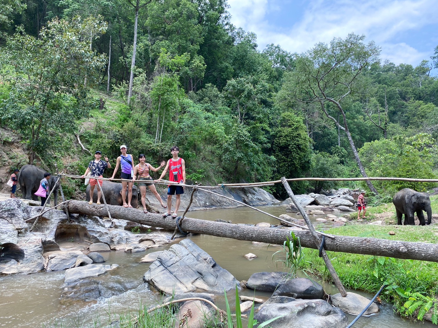 LINE_ALBUM_วันเดีFull-Day jungle explorerเดินป่าน้ำตก ชาวเขา_๒๔๐
